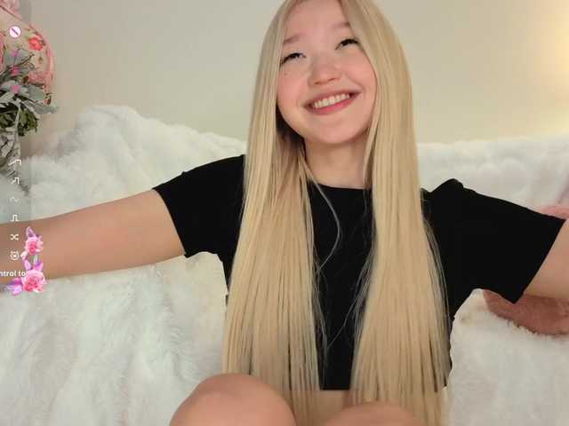 milli-sunrise live cam on BongaCams