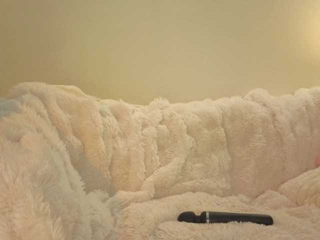 milli-sunrise live cam on BongaCams