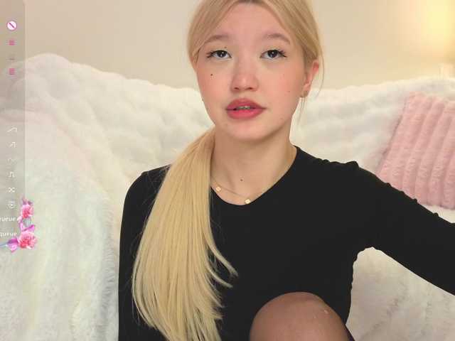 milli-sunrise live cam on BongaCams