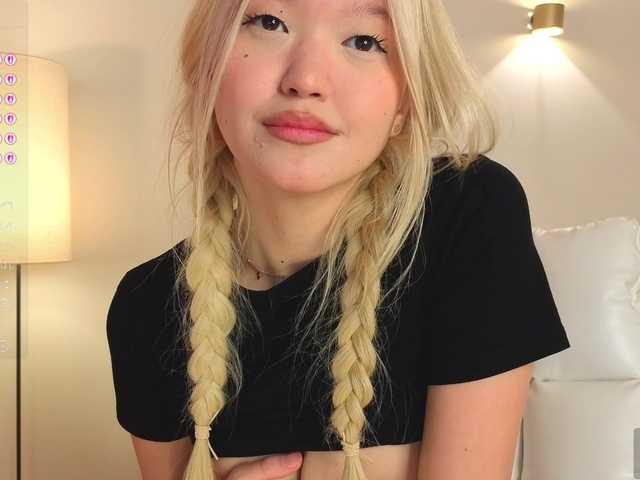 milli-sunrise live cam on BongaCams