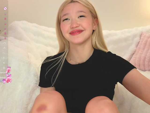 milli-sunrise live cam on BongaCams