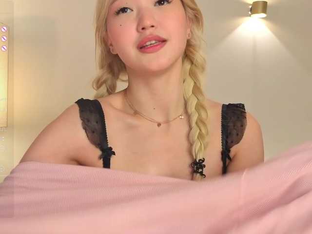 milli-sunrise live cam on BongaCams
