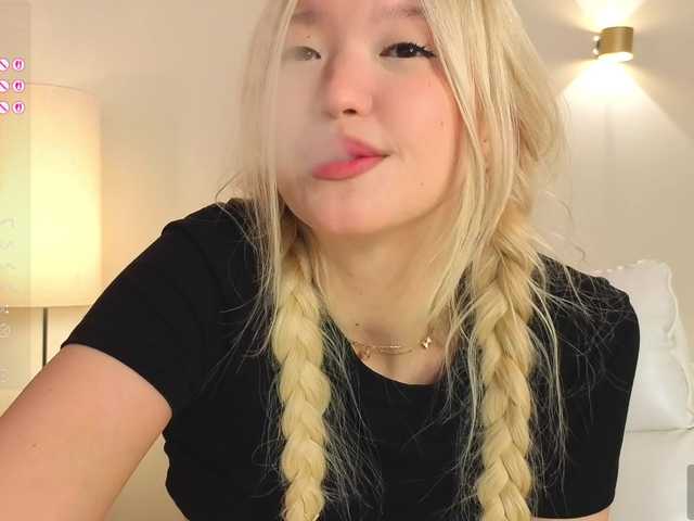milli-sunrise live cam on BongaCams