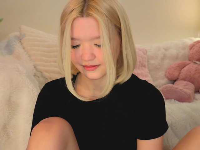 milli-sunrise live cam on BongaCams