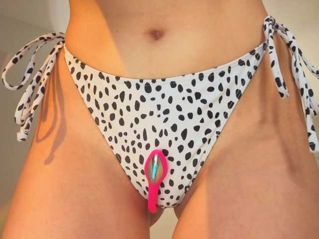 milli-sunrise live cam on BongaCams
