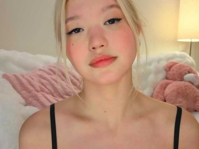 milli-sunrise live cam on BongaCams