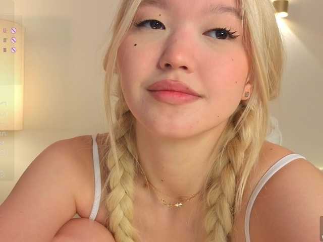 milli-sunrise live cam on BongaCams