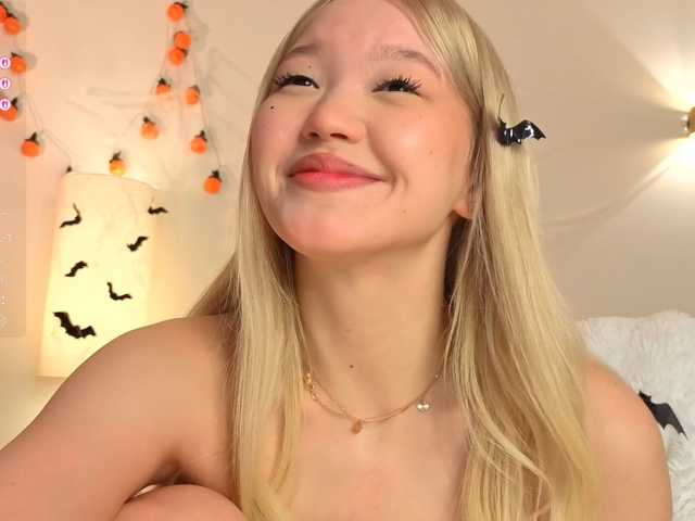 milli-sunrise live cam on BongaCams
