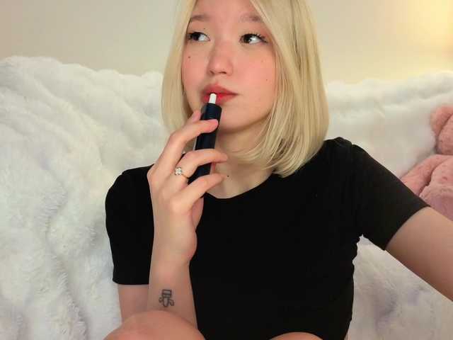 milli-sunrise live cam on BongaCams