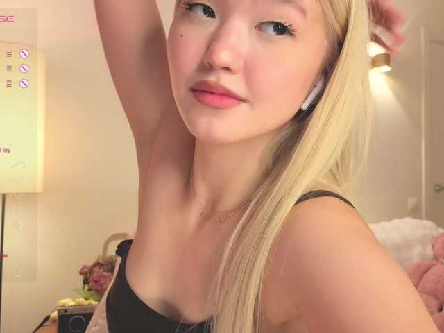 milli-sunrise live cam on BongaCams