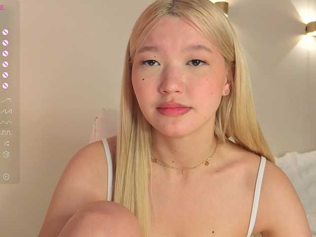 milli-sunrise live cam on BongaCams