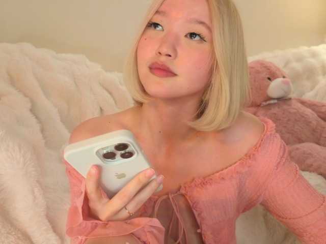milli-sunrise live cam on BongaCams