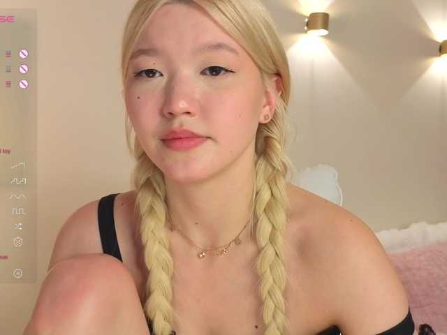 milli-sunrise live cam on BongaCams