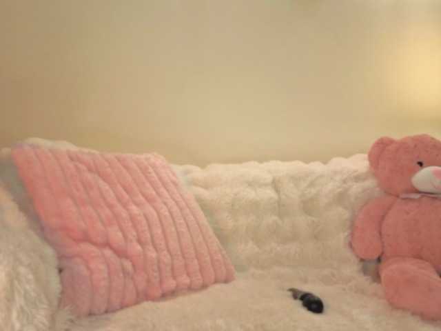 milli-sunrise live cam on BongaCams