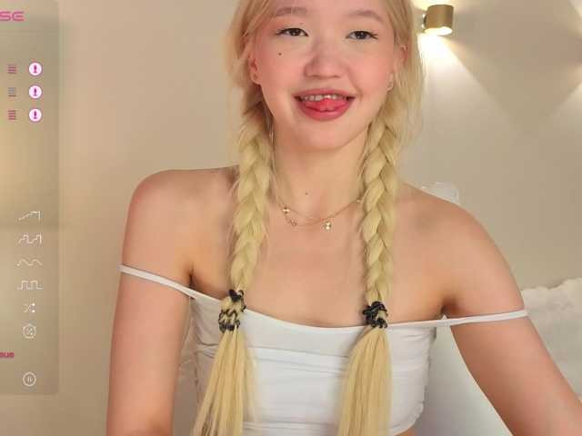 milli-sunrise live cam on BongaCams