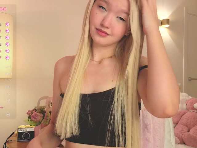 milli-sunrise live cam on BongaCams