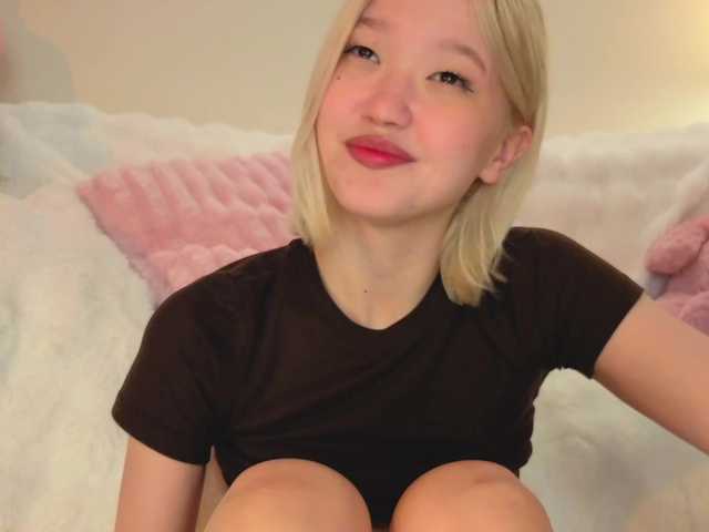 milli-sunrise live cam on BongaCams