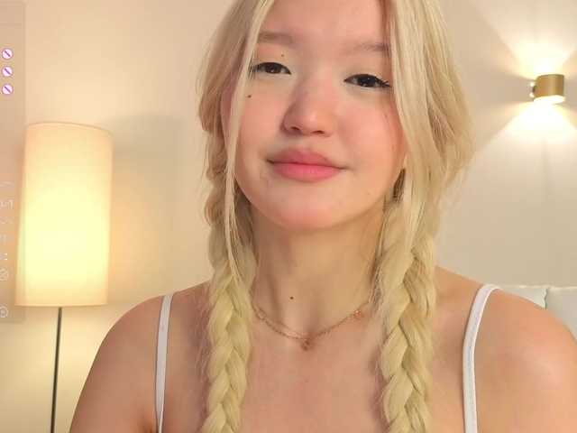 milli-sunrise live cam on BongaCams