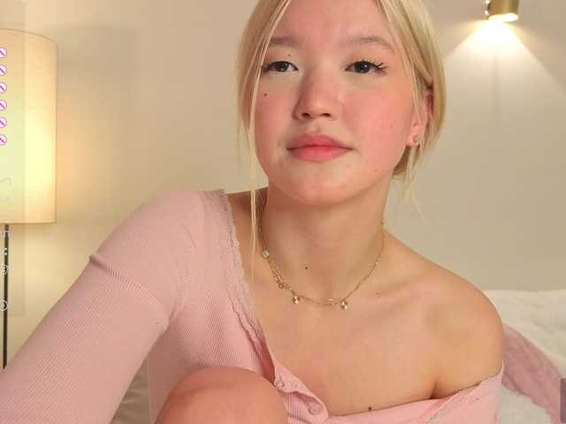 milli-sunrise live cam on BongaCams