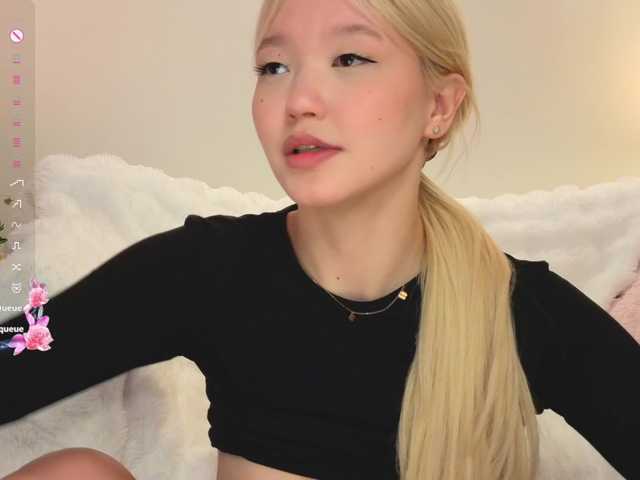 milli-sunrise live cam on BongaCams