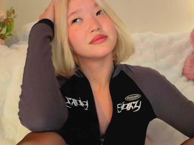 milli-sunrise live cam on BongaCams