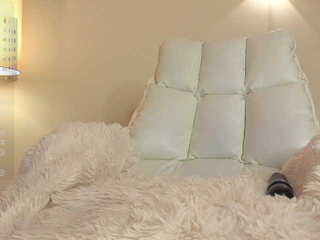 milli-sunrise live cam on BongaCams