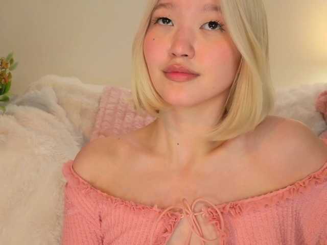 milli-sunrise live cam on BongaCams
