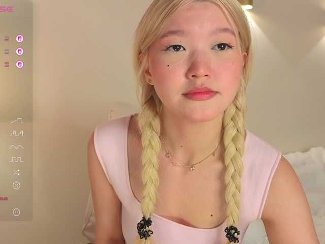 milli-sunrise live cam on BongaCams