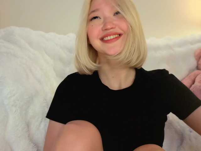 milli-sunrise live cam on BongaCams