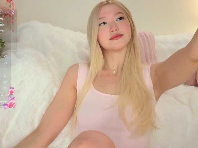 milli-sunrise live cam on BongaCams