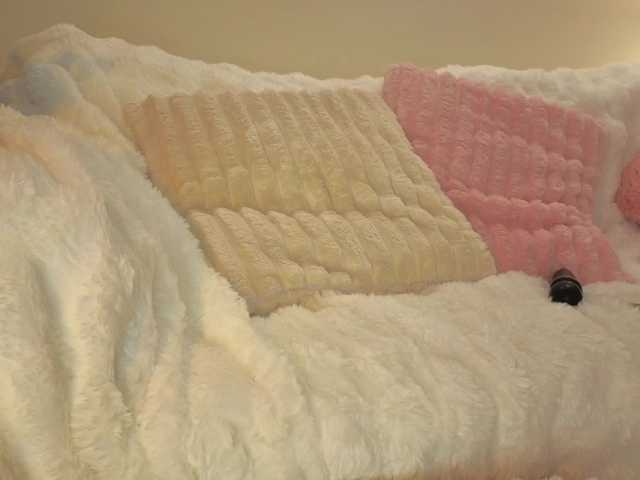 milli-sunrise live cam on BongaCams