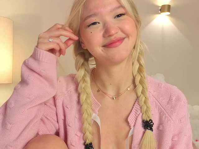 milli-sunrise live cam on BongaCams