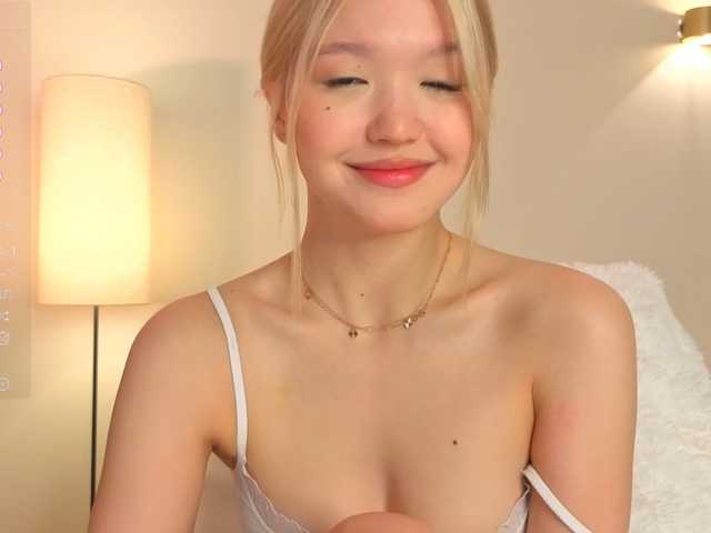 milli-sunrise live cam on BongaCams