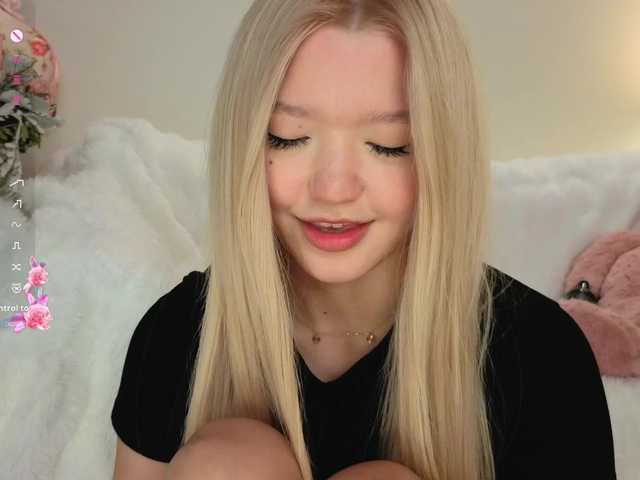 milli-sunrise live cam on BongaCams