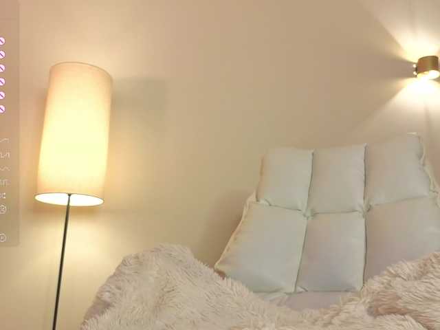 milli-sunrise live cam on BongaCams