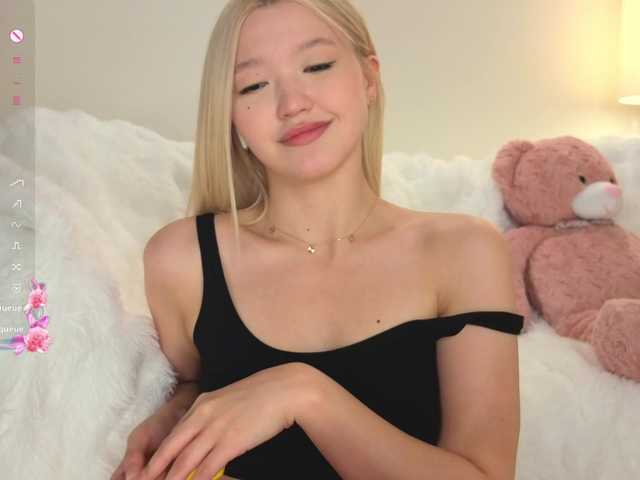 milli-sunrise live cam on BongaCams