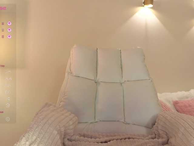 milli-sunrise live cam on BongaCams