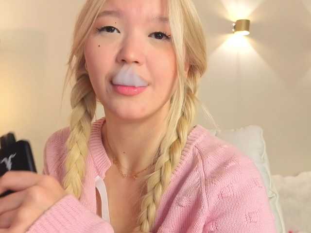 milli-sunrise live cam on BongaCams