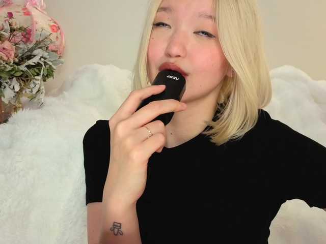 milli-sunrise live cam on BongaCams