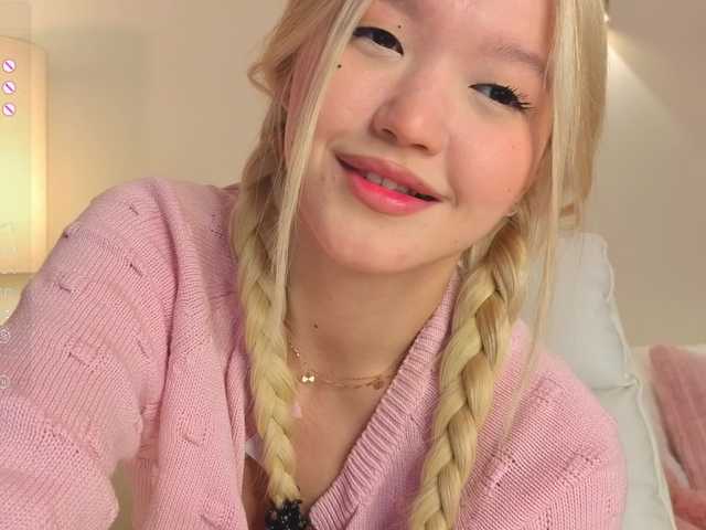milli-sunrise live cam on BongaCams