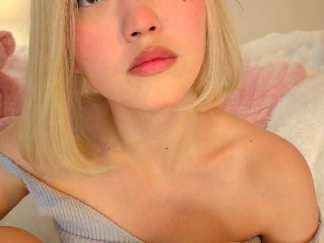 milli-sunrise live cam on BongaCams