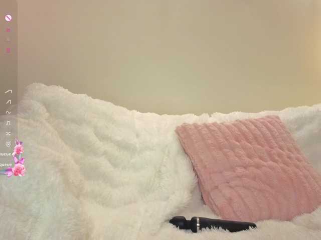 milli-sunrise live cam on BongaCams
