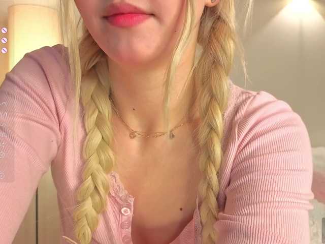 milli-sunrise live cam on BongaCams