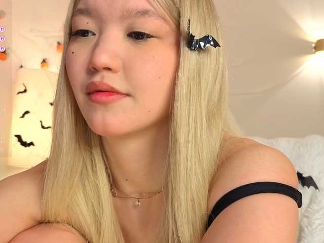 milli-sunrise live cam on BongaCams