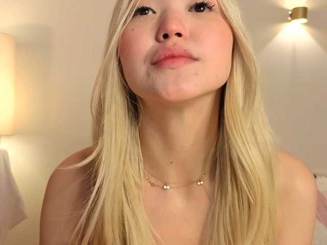 milli-sunrise live cam on BongaCams