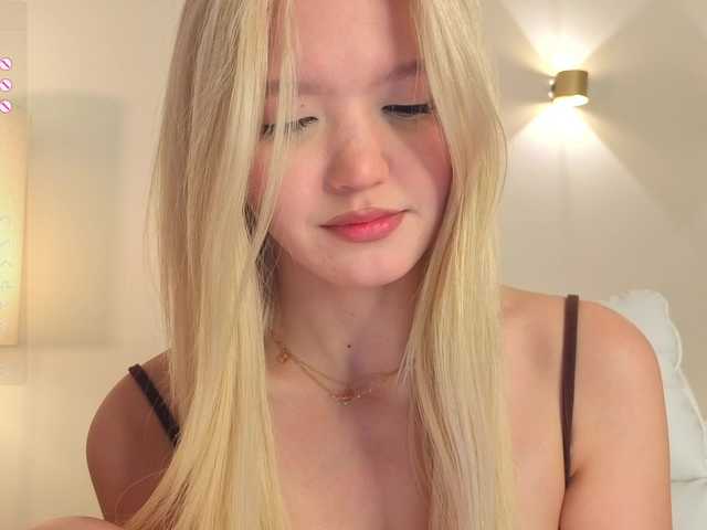 milli-sunrise live cam on BongaCams