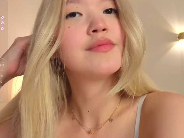 milli-sunrise live cam on BongaCams