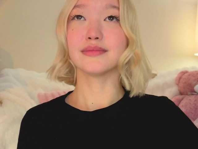 milli-sunrise live cam on BongaCams