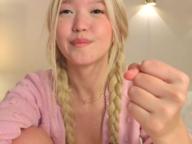 milli-sunrise live cam on BongaCams