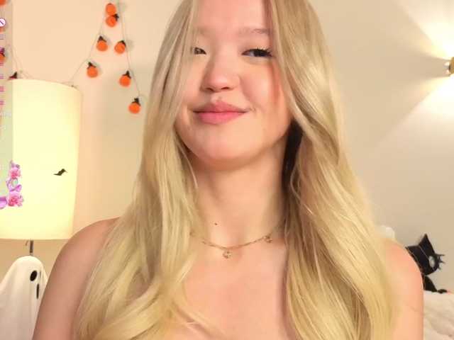 milli-sunrise live cam on BongaCams